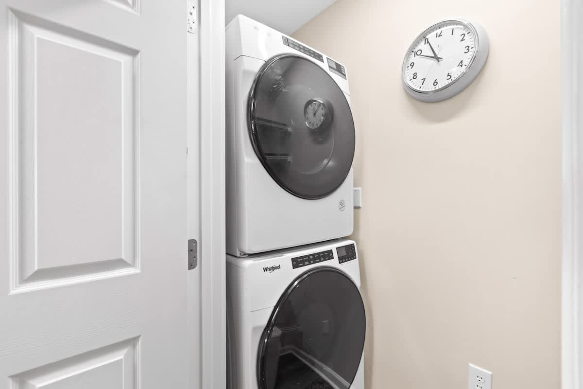 The Crescent 112 | Photo 11