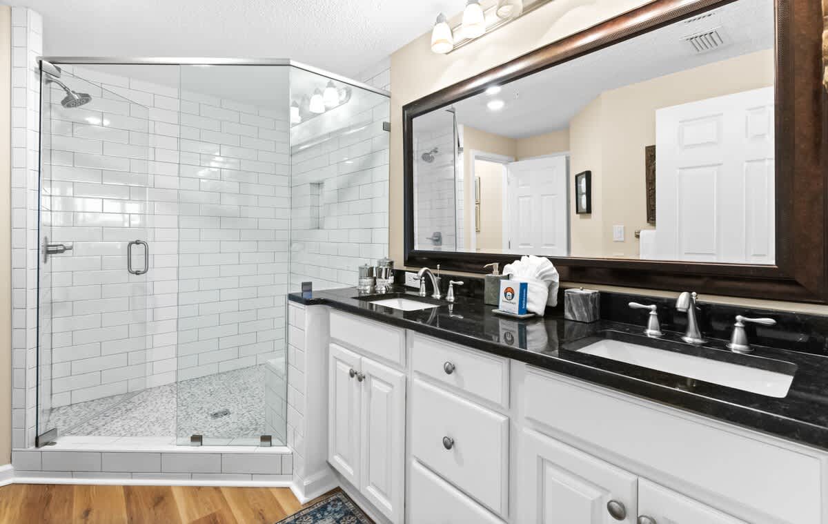 The Crescent 112 | Photo 15