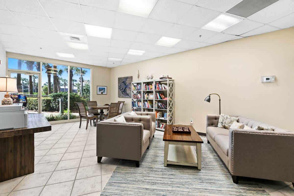 The Crescent 112 | Photo 41