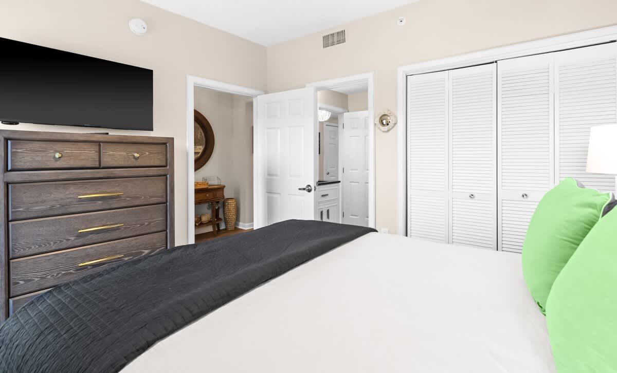 The Crescent 112 | Photo 20