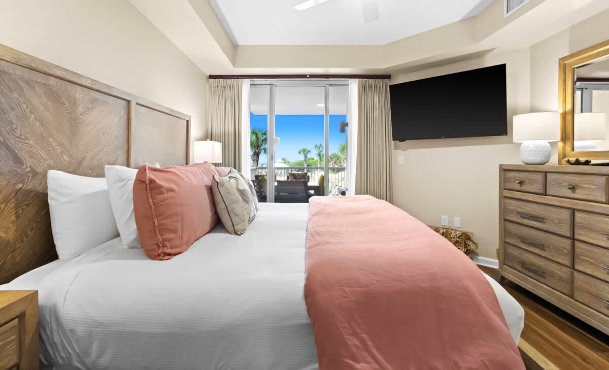 The Crescent 112 | Photo 13