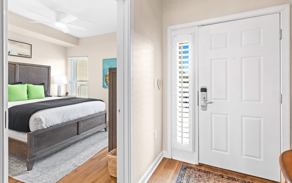 The Crescent 112 | Photo 18