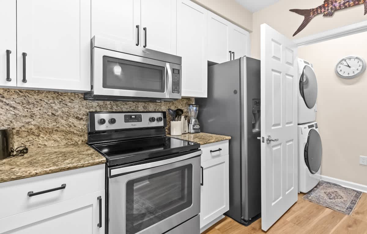 The Crescent 112 | Photo 10