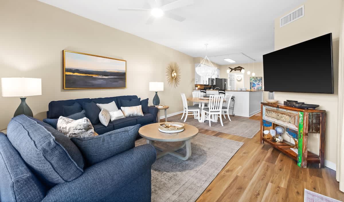 The Crescent 112 | Photo 3