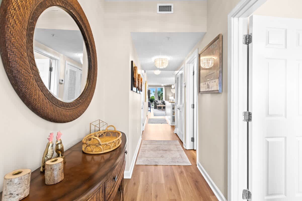 The Crescent 112 | Photo 17