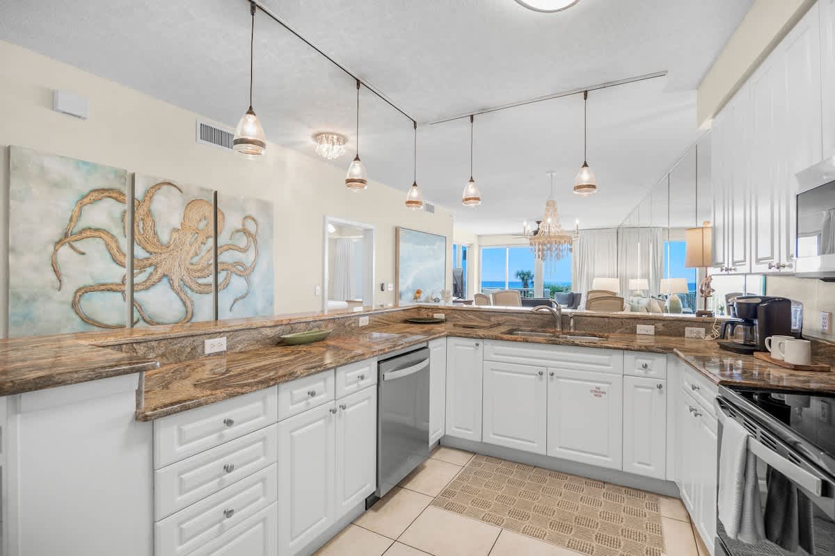 The Crescent 205 | Photo 7