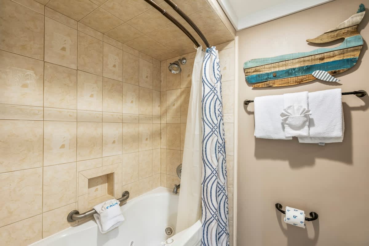 Sunkissed Oasis | Photo 11