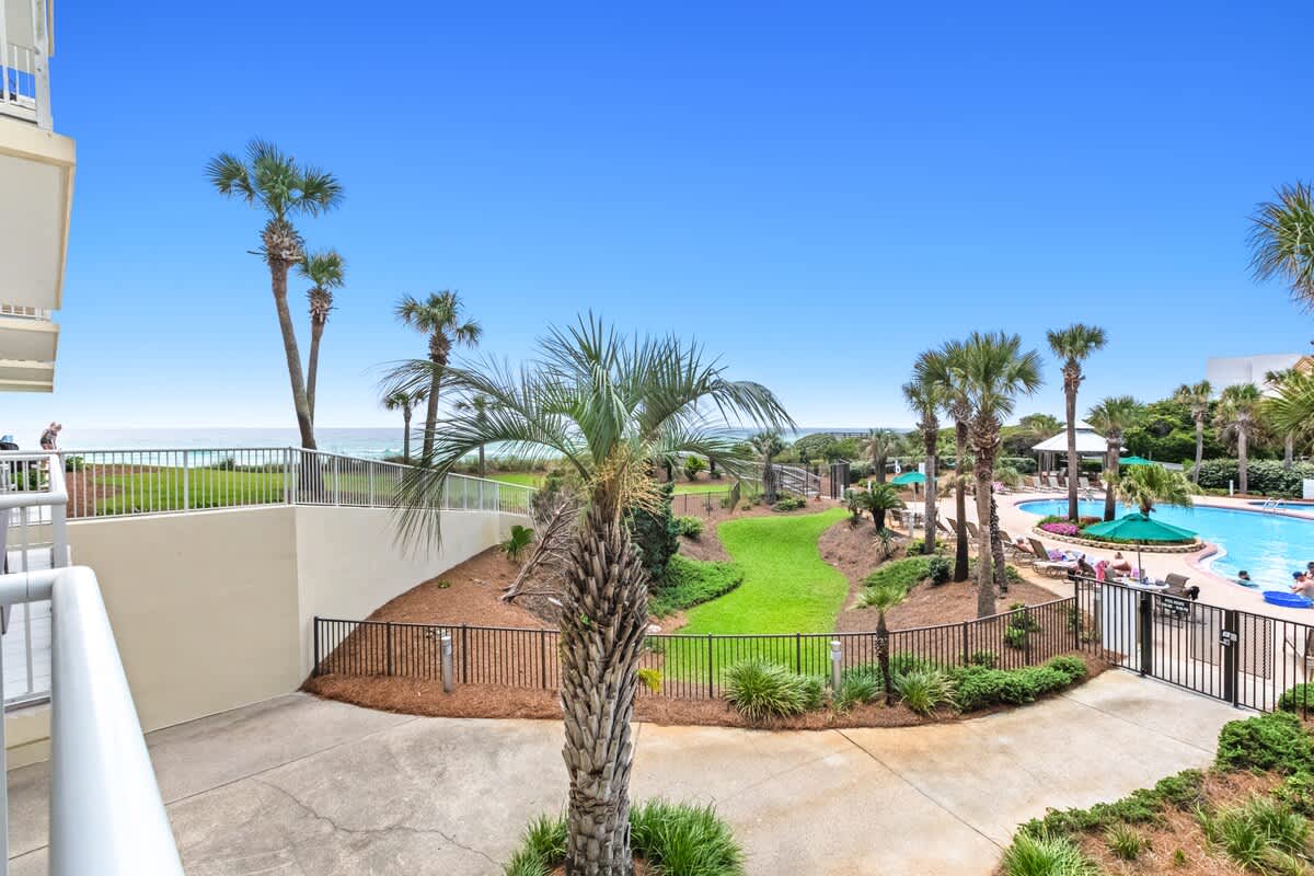 The Crescent 105 | Photo 47