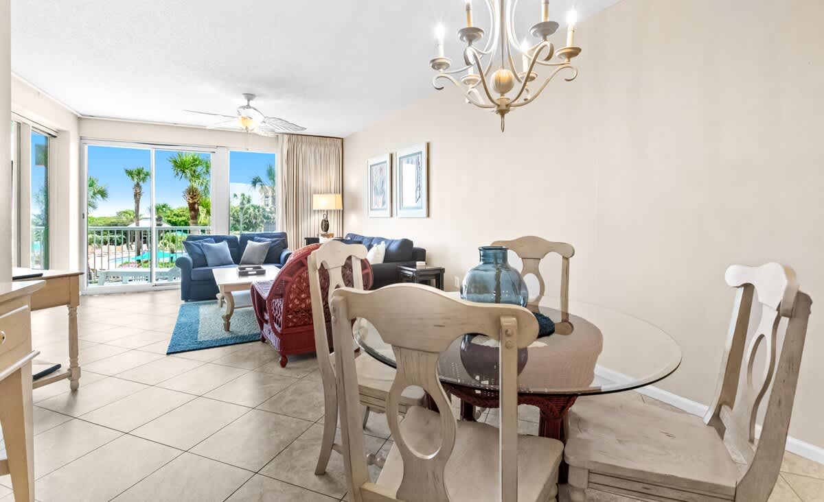 The Crescent 105 | Photo 5