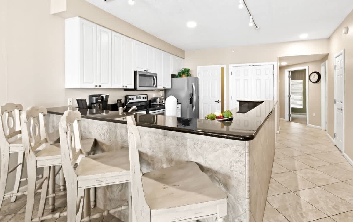 The Crescent 105 | Photo 7