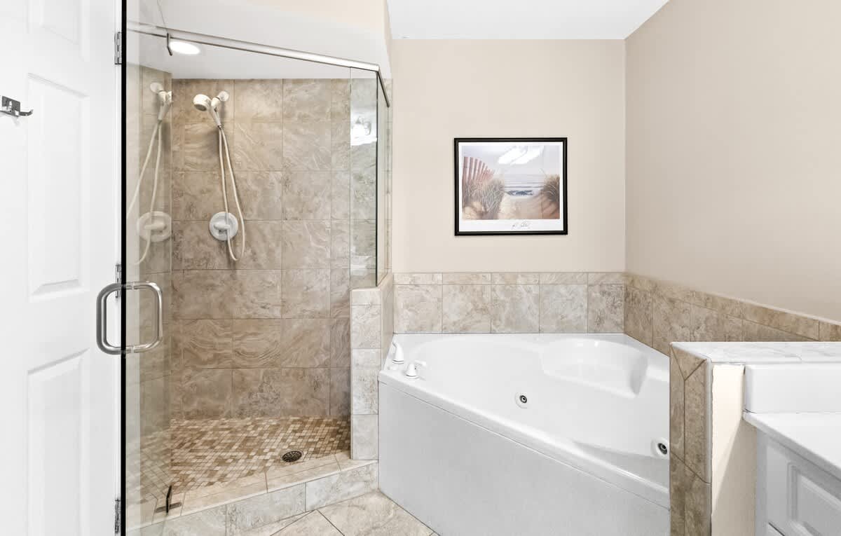 The Crescent 105 | Photo 15