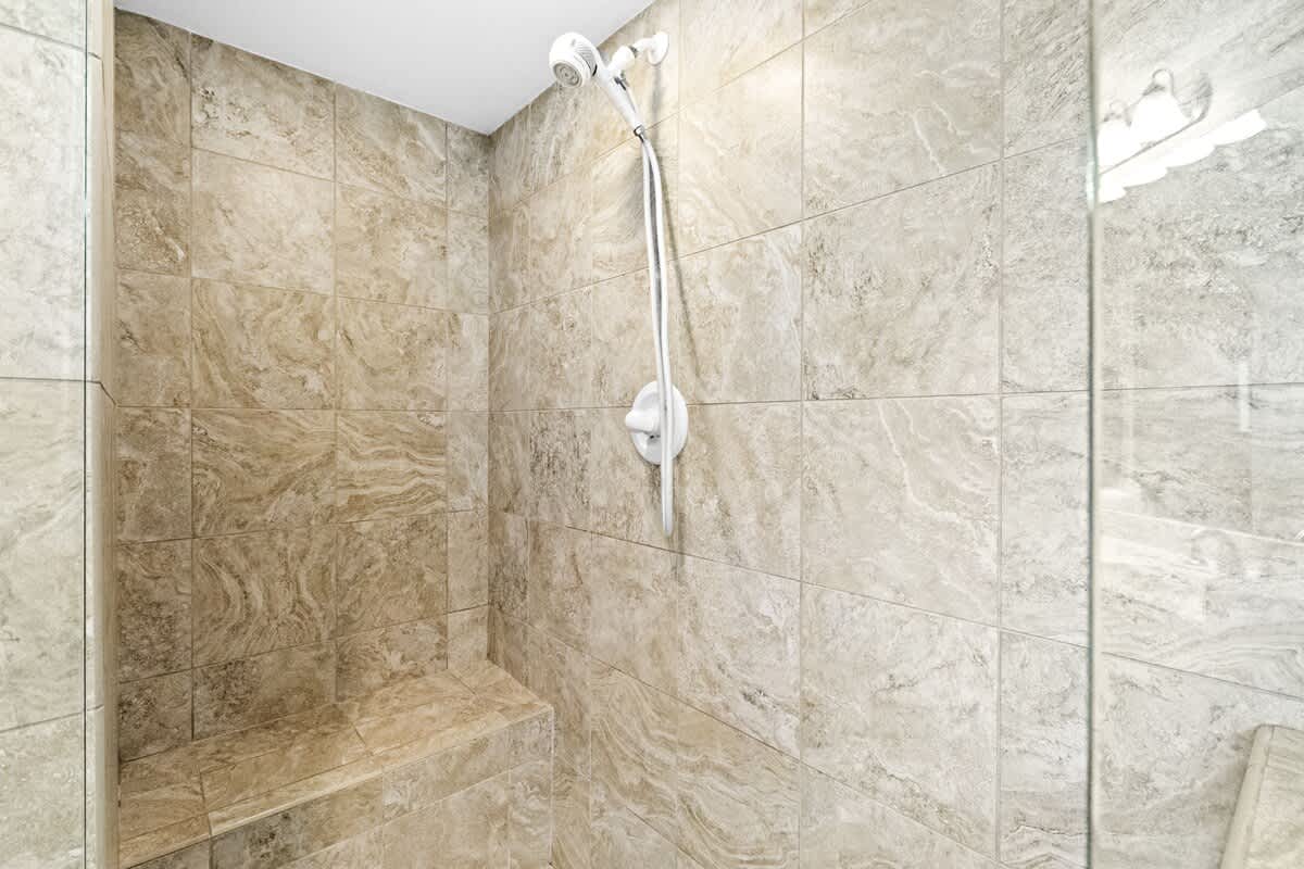 The Crescent 105 | Photo 16