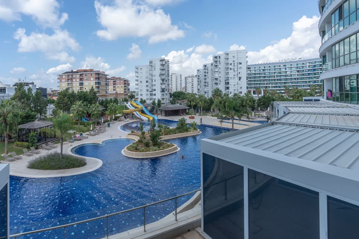 Cozy Stay Free Pool, Spa & Gym Close to Beach&Mall image 2