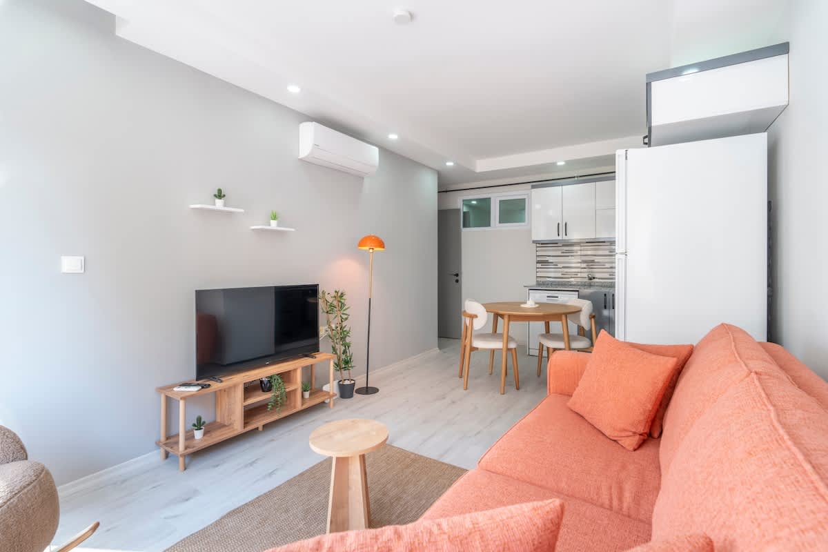 Cozy Apartment near Kaleici: City & Balcony Views