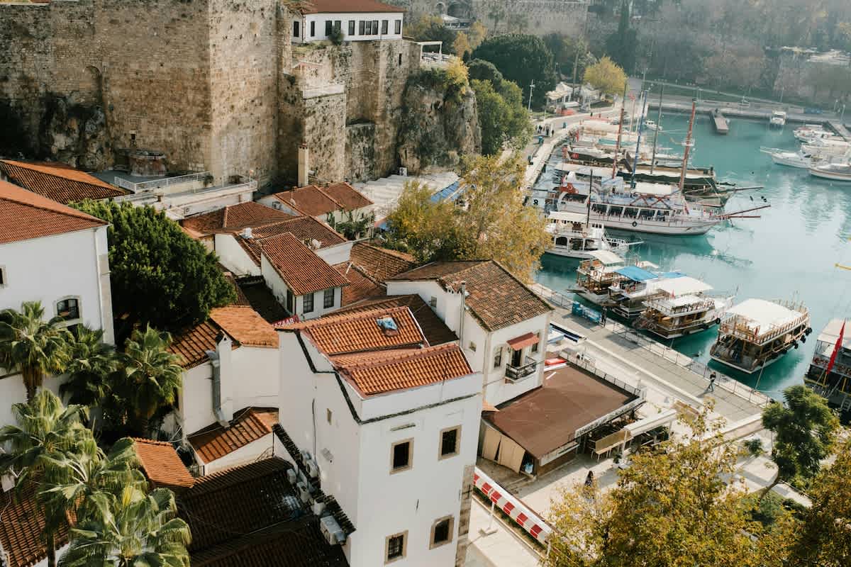 Cozy Apartment near Kaleici: City & Balcony Views image 4