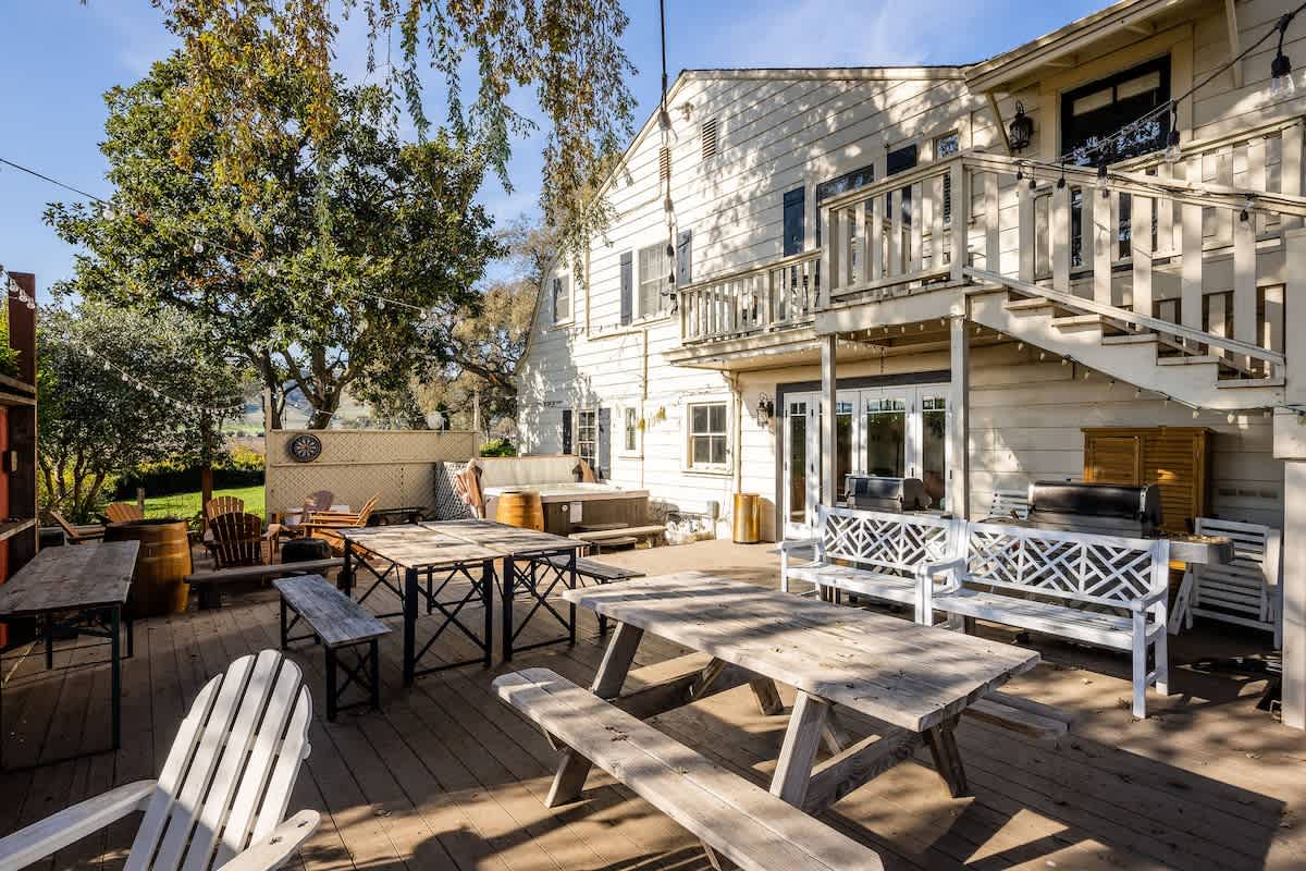 Spacious patio with long tables and BBQ, ideal for corporate retreats or group gatherings. Relax, dine, or brainstorm outdoors surrounded by San Martin vineyard charm.