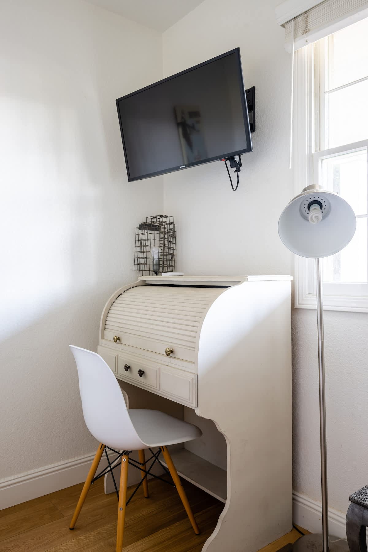 Cozy Bricklane Bedroom includes a writing desk, TV, and natural light—ideal for remote work, quiet study, or corporate retreat guests needing a productive San Martin wine country escape.