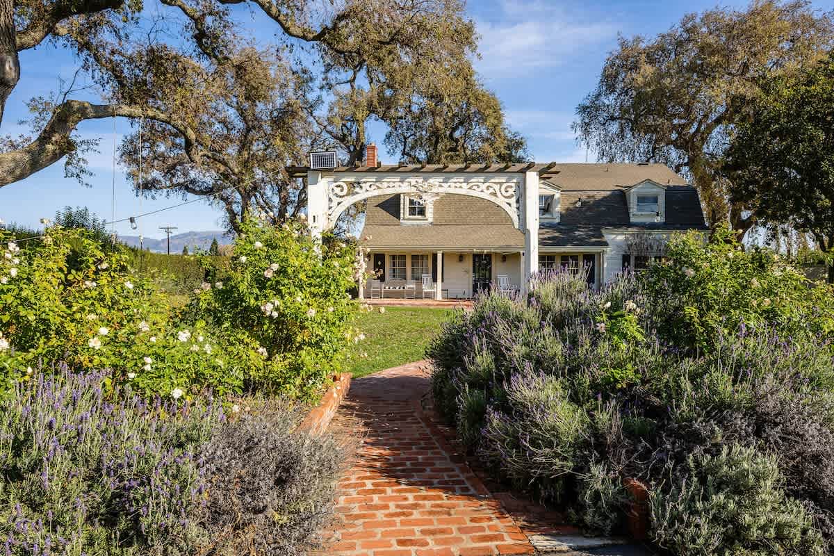 Stroll through lavender-lined paths leading to your private vineyard-inspired retreat in San Martin, CA. Perfect base for exploring Santa Clara Valley Wine Trail tastings & nearby boutique wineries