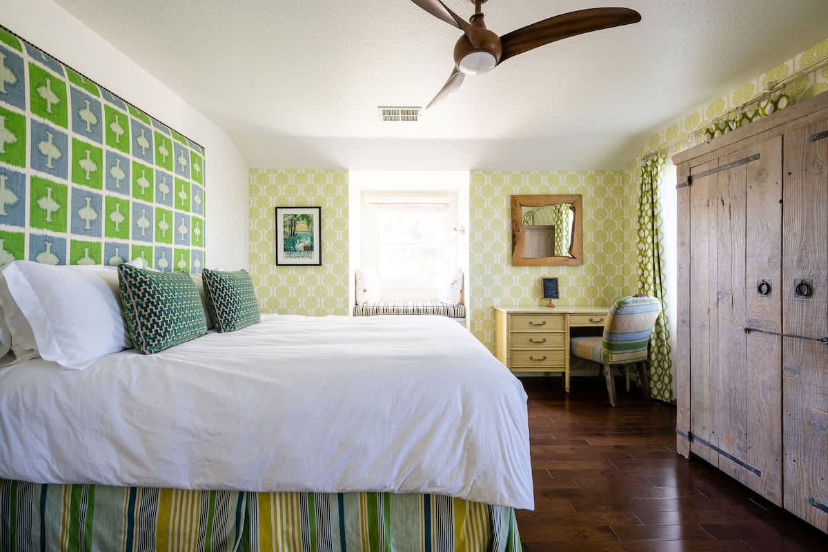 Hampstead Bedroom with 2 queen beds, vintage charm & private bath. Spacious retreat for families, wine travelers, or corporate guests near San Martin wineries, Gilroy golf & Morgan Hill events.