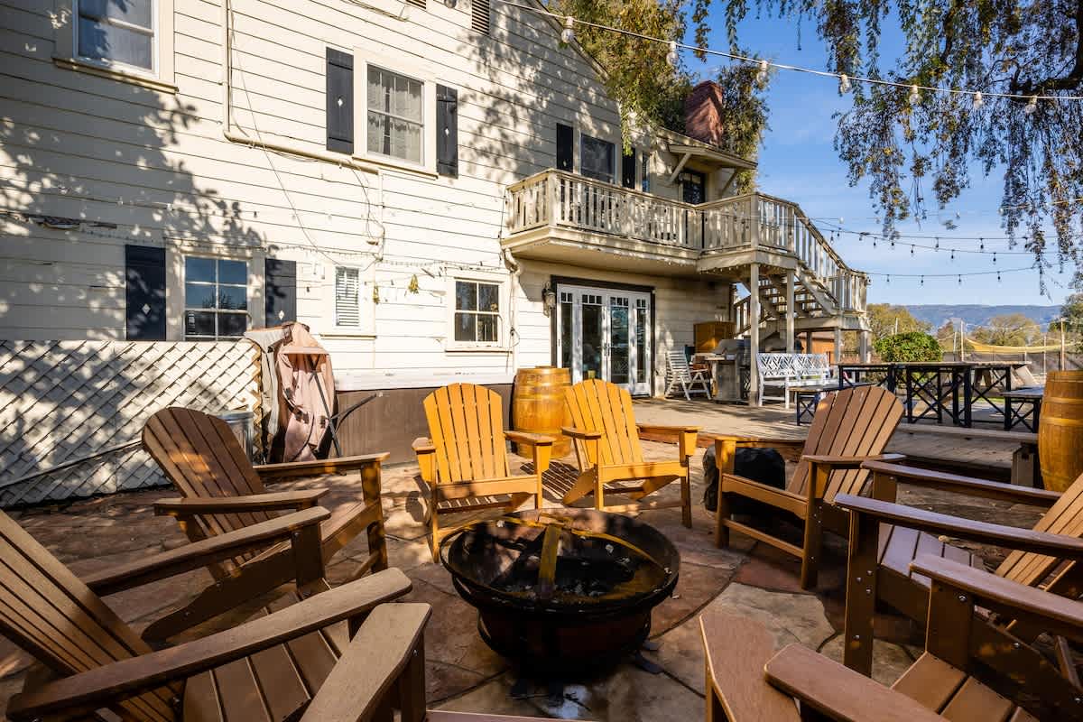Gather the whole family around the firepit for s’mores, laughter, and stories under the string lights—perfect for cozy nights in San Martin wine country.