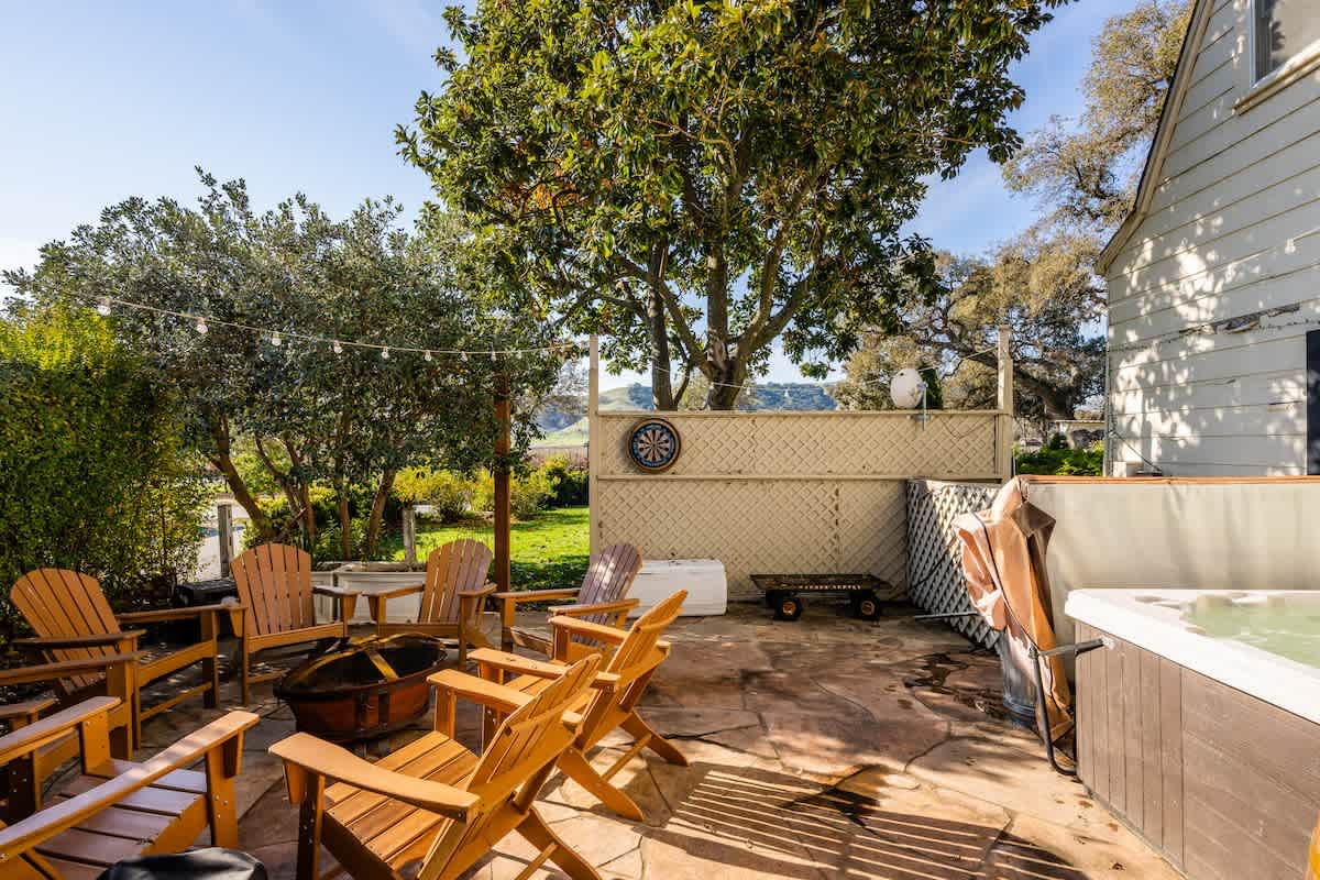 Host team gatherings in style—this spacious patio with hot tub, firepit & seating is ideal for brainstorming by day and bonding under the stars by night.