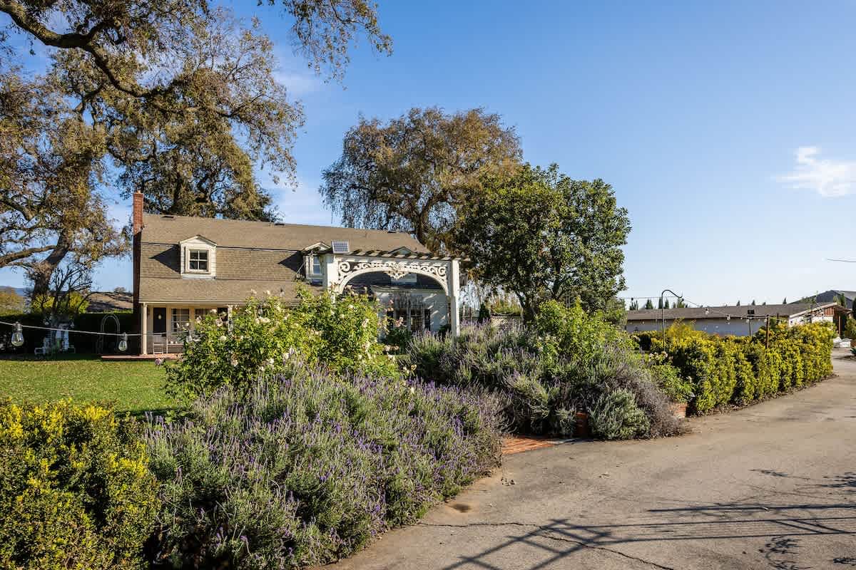 Stay in the heart of San Martin, minutes from CordeValle & top Santa Clara Valley golf clubs. Relax after a day on the green with pool, hot tub & vineyard views.