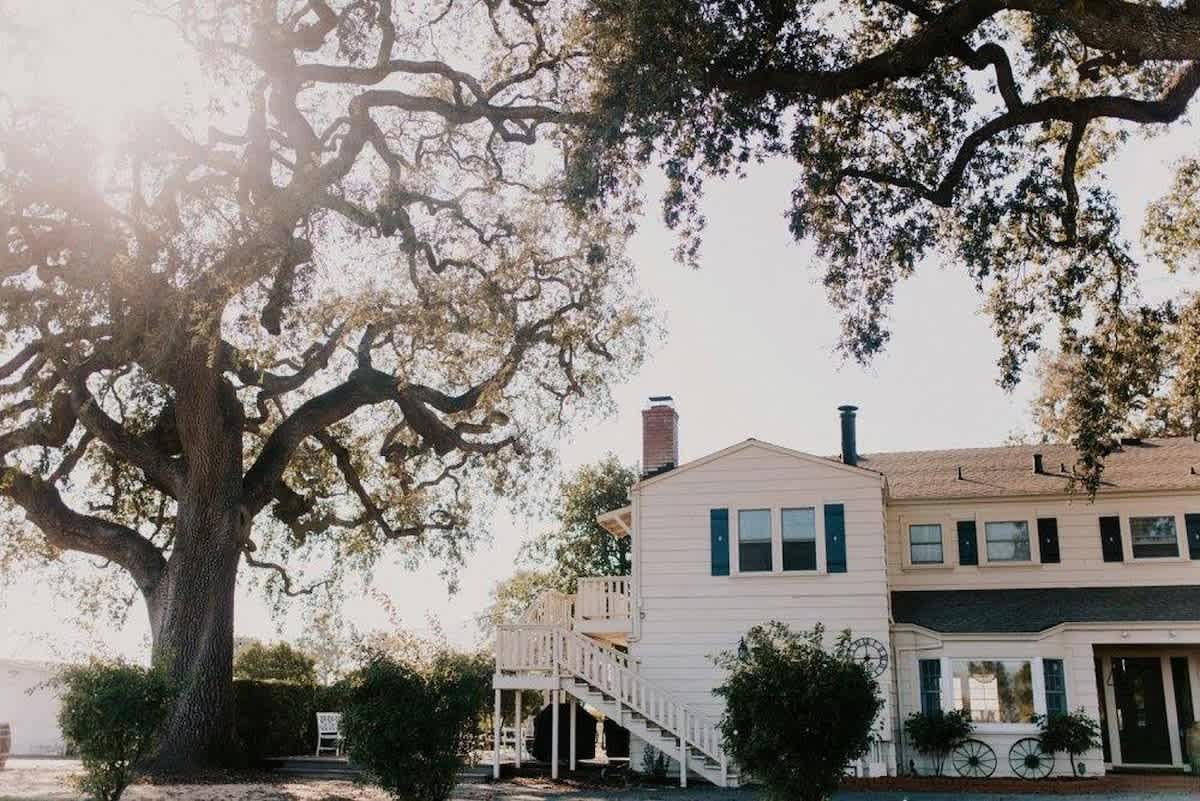 Unwind under heritage oaks with a glass of Santa Clara Valley wine. Just minutes from local vineyards & tasting rooms, this San Martin estate is a wine lover’s dream