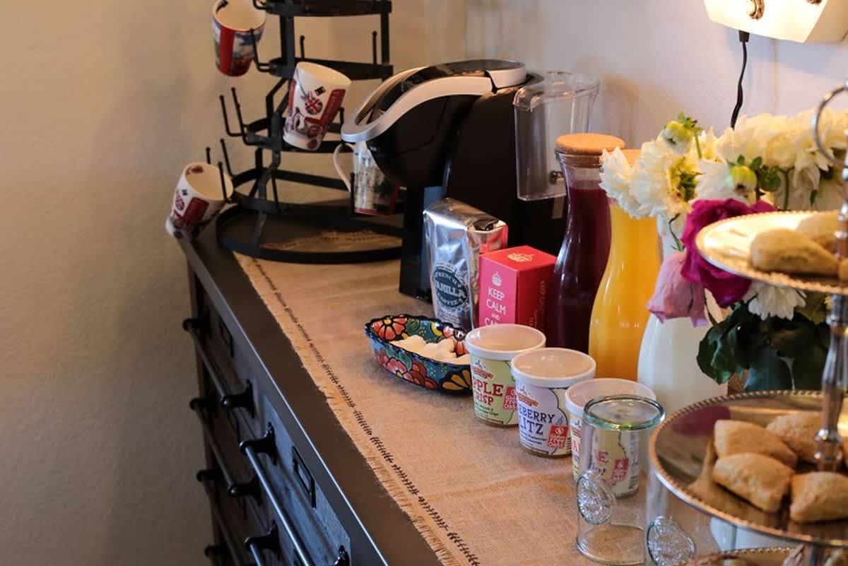 Wake up to a full coffee & tea bar with gourmet pods, mugs, and morning essentials. Perfect for fueling wine country adventures, golf outings, family mornings, or corporate retreats.