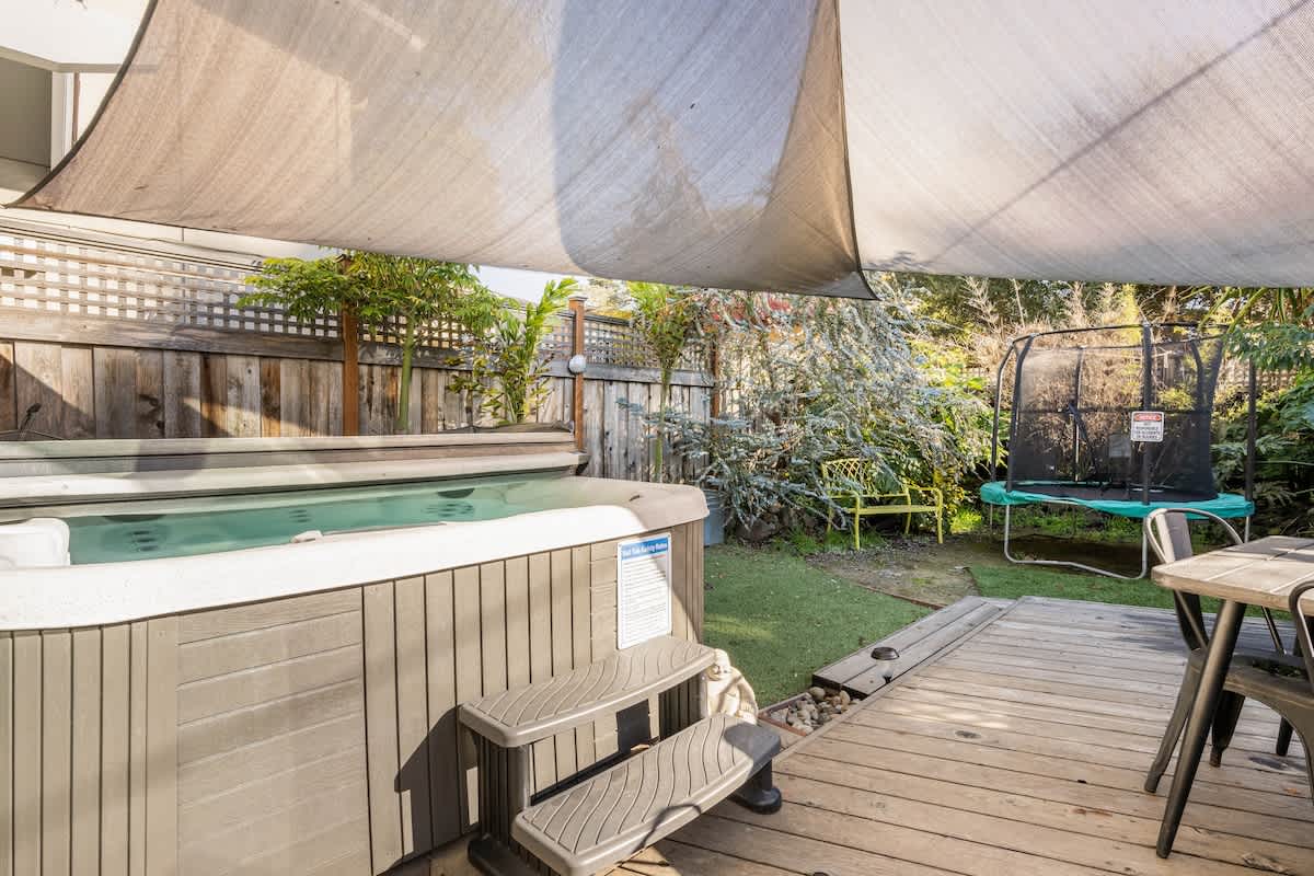 Unwind in your private outdoor hot tub surrounded by lush greenery. Perfect after a day at Rio Del Mar Beach or exploring Santa Cruz. A peaceful retreat for couples, families, or remote workers seeking relaxation.