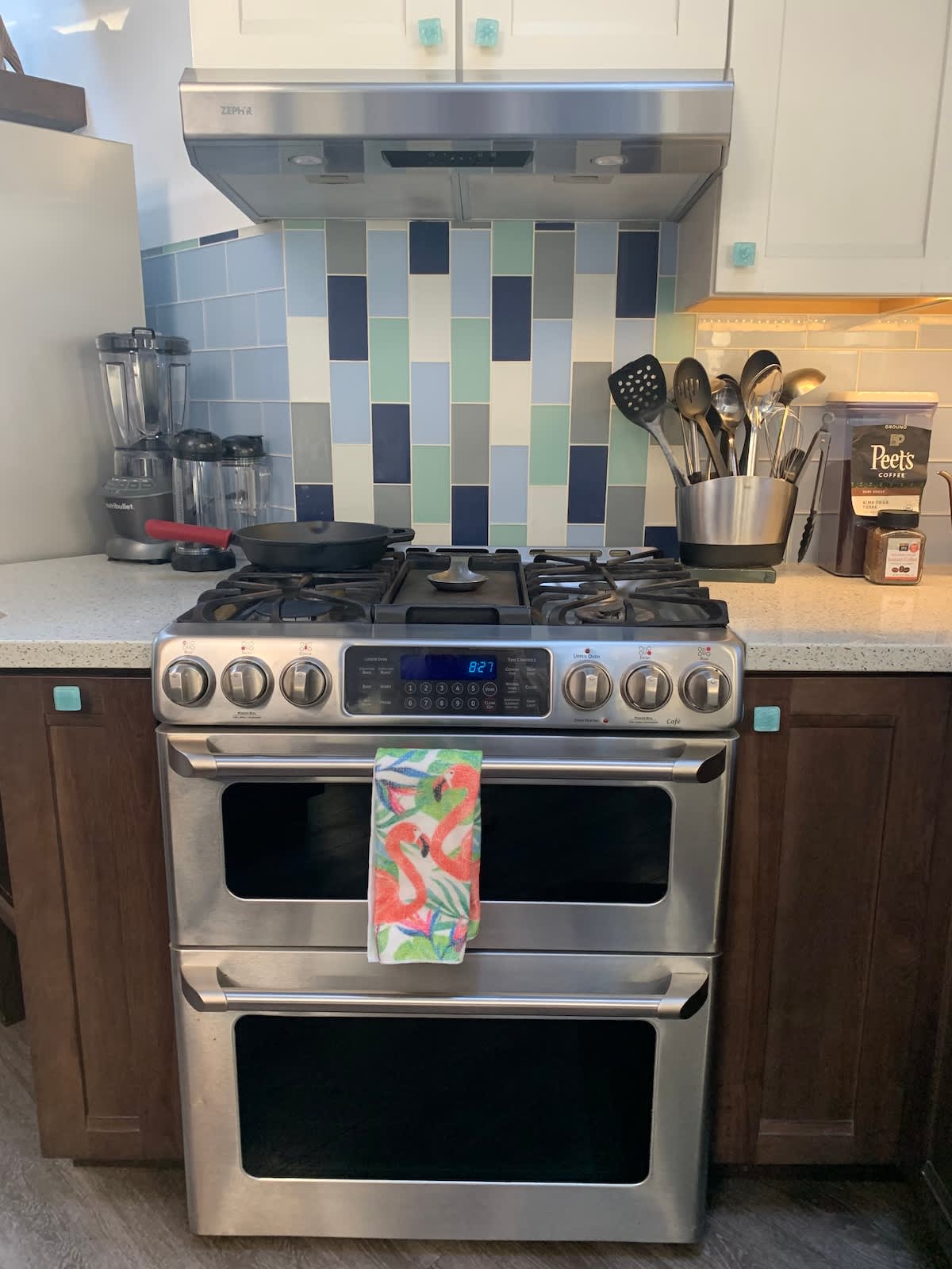 Cook with ease on the full gas range—perfect for family meals, quick business trip dinners, or foodies pairing fresh local finds with wine-country flavors.