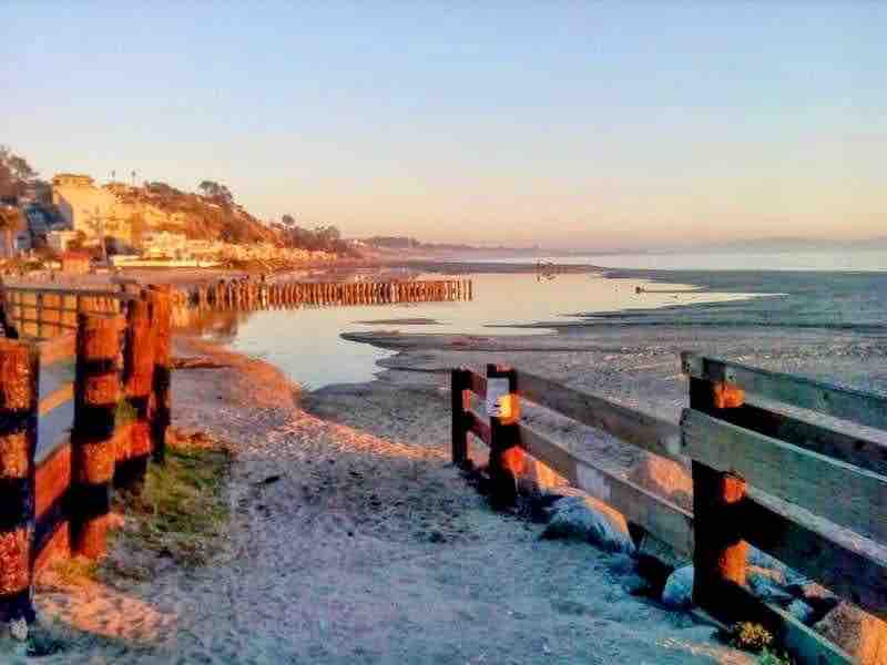 Just steps from Capitola Beach & Monterey Bay—perfect for sunrise walks, surfing, or family fun. Enjoy ocean breezes, sandy toes, and the laid-back coastal charm of Santa Cruz County.