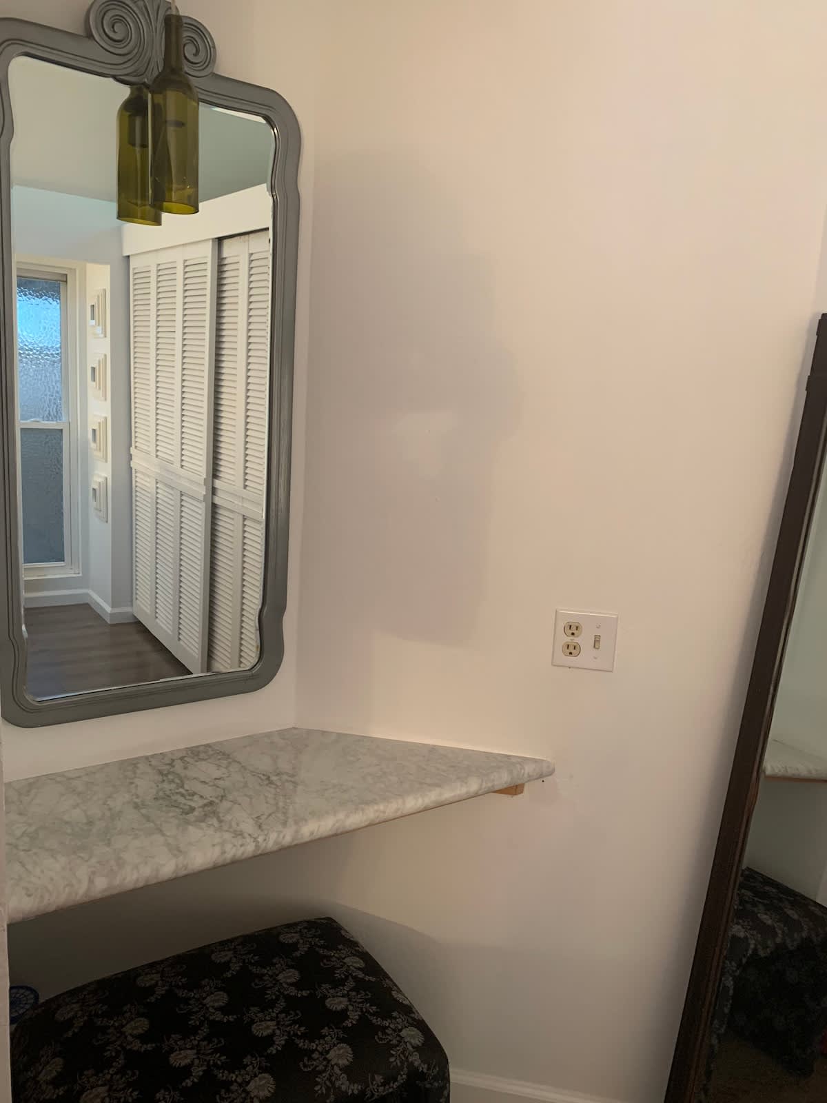 Private vanity nook with marble counter—ideal for couples prepping for a night out, families needing extra space, or business travelers wanting a quick refresh before meetings.