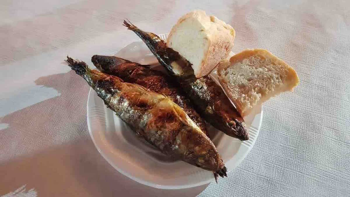 Sardinas! Delicious grilled fish with Pao Mil. (corn bread)