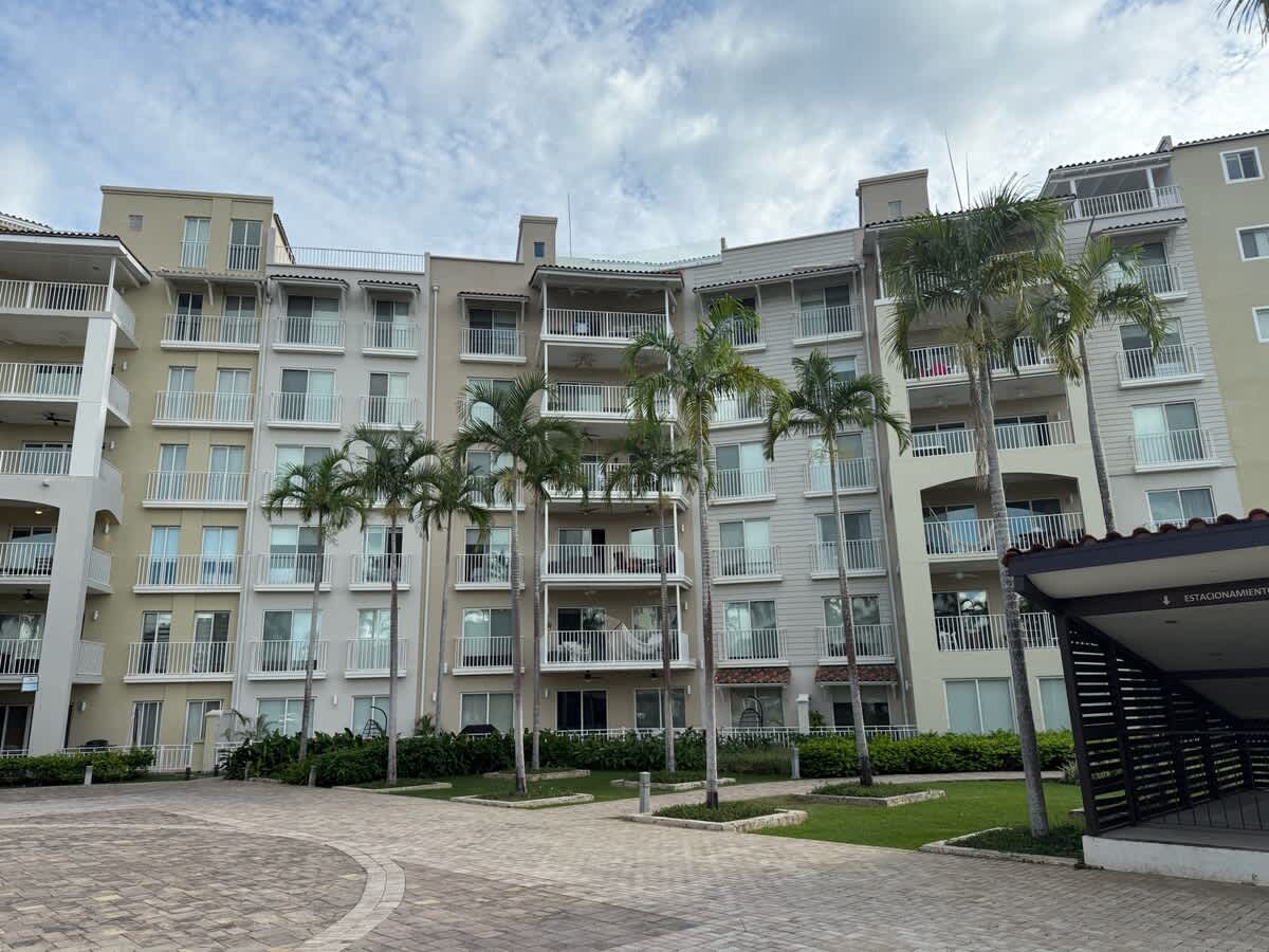 Luxury 4BR + Service Room Resort Condo | Pool, Beach & Lake...