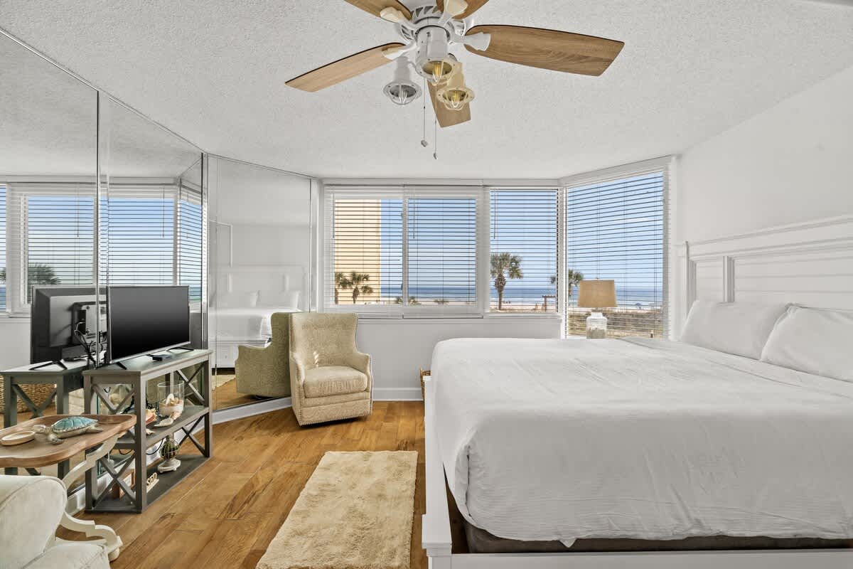Top of The Gulf 213 - Beautifully Decorated Studio w/Free Beach Chair Service — Panama City Beach, FL — vacation rental