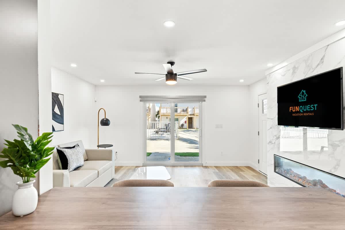 Ocean Breeze 2A -  Sleek 1BR by the Beach! — Panama City, FL — vacation rental