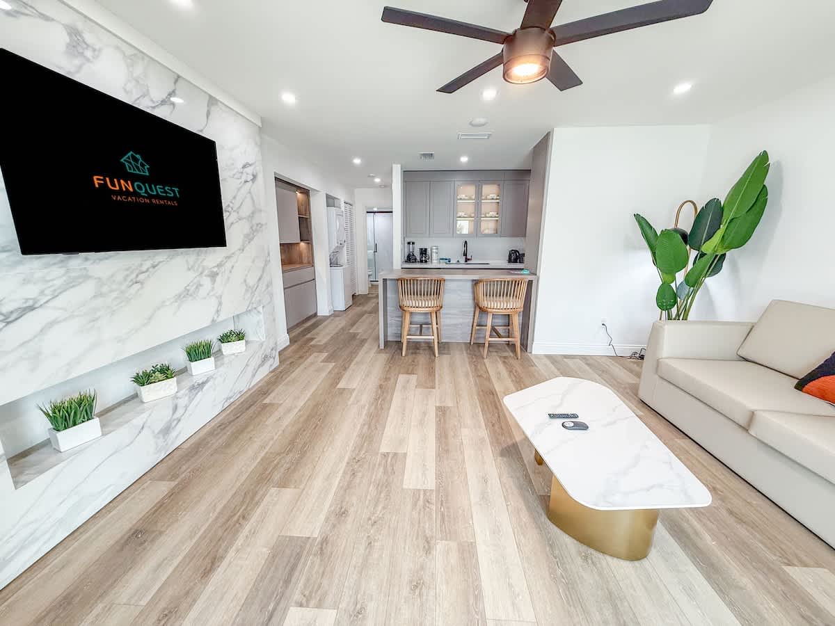 Ocean Breeze 5A - Sleek Beach Retreat — Panama City, FL — vacation rental