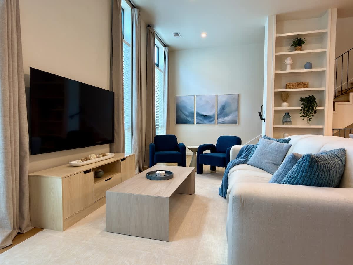 New Lux Townhome off Magnolia, Rooftop Patio