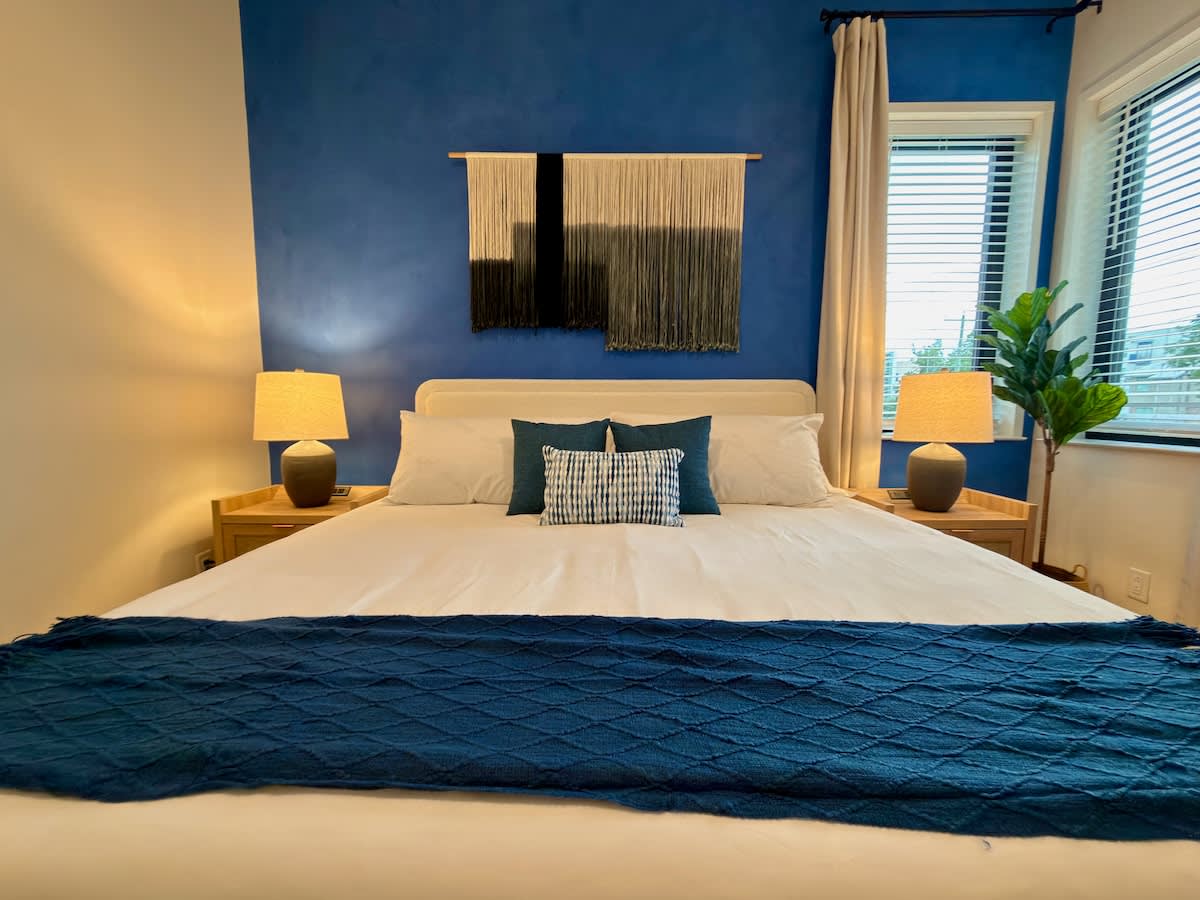 New Lux Townhome off Magnolia, Rooftop Patio