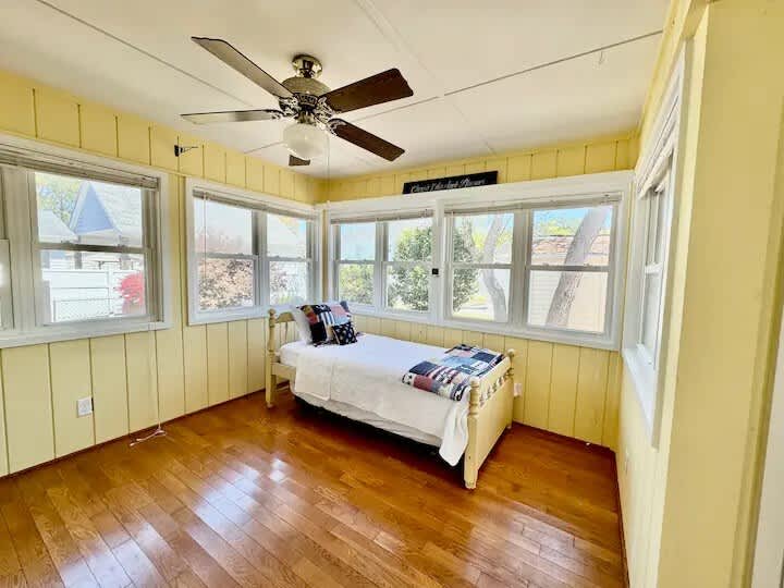 NE 38th Street Dog Friendly Star Spangled Manor | Photo 30