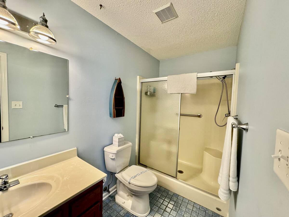 NE 38th Street Dog Friendly Star Spangled Manor | Photo 8