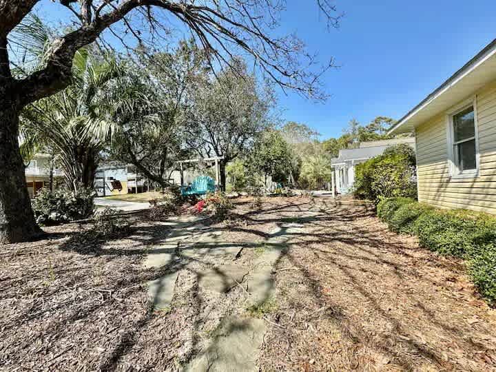 NE 38th Street Dog Friendly Star Spangled Manor | Photo 34