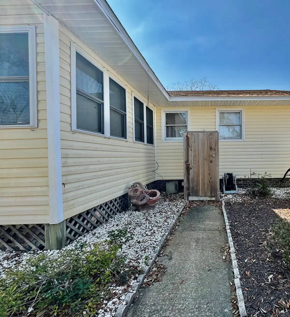 NE 38th Street Dog Friendly Star Spangled Manor | Photo 29