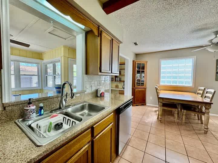 NE 38th Street Dog Friendly Star Spangled Manor | Photo 24