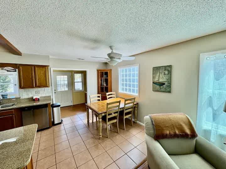 NE 38th Street Dog Friendly Star Spangled Manor | Photo 26