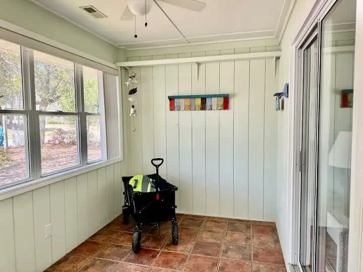 NE 38th Street Dog Friendly Star Spangled Manor | Photo 10