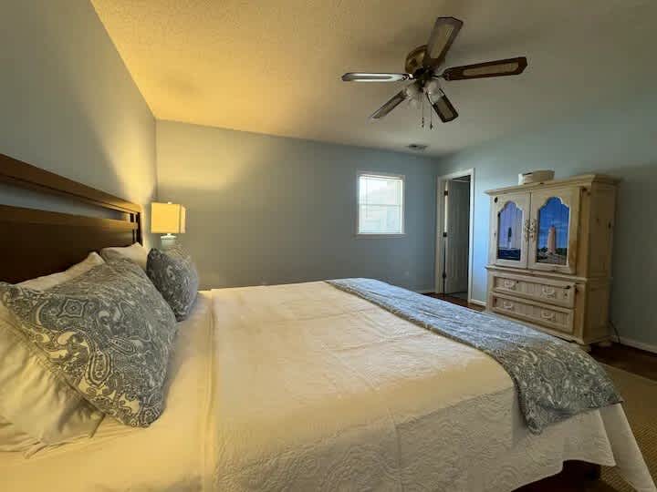 NE 38th Street Dog Friendly Star Spangled Manor | Photo 16