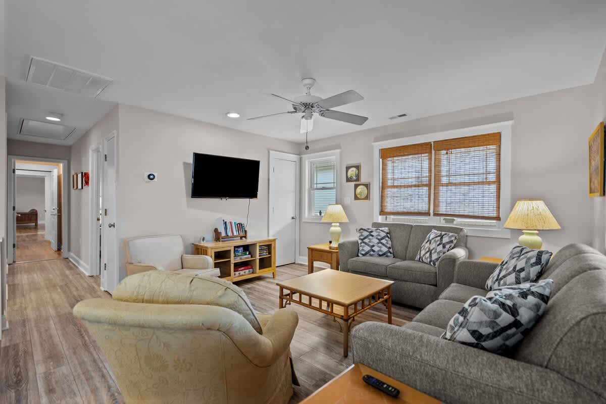 Moms Beach House family retreat two kitchens | Photo 57