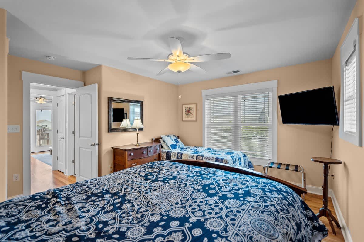 Moms Beach House family retreat two kitchens | Photo 35