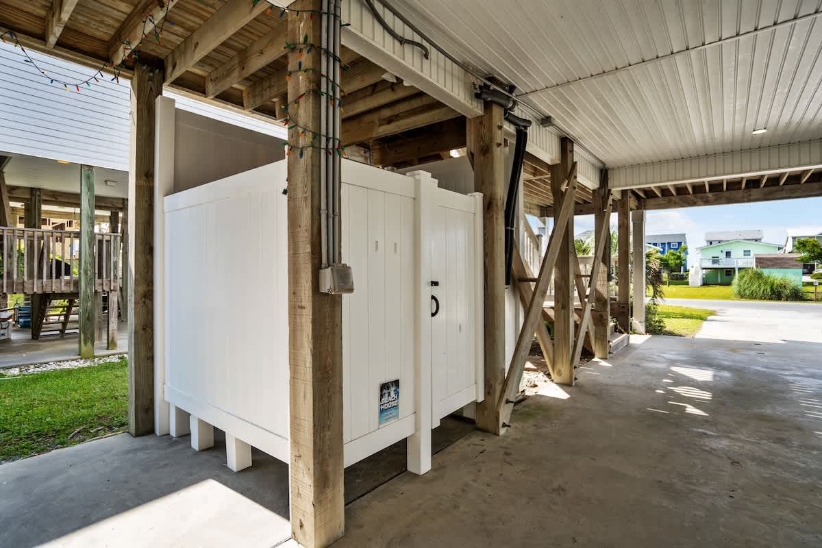 Moms Beach House family retreat two kitchens | Photo 85
